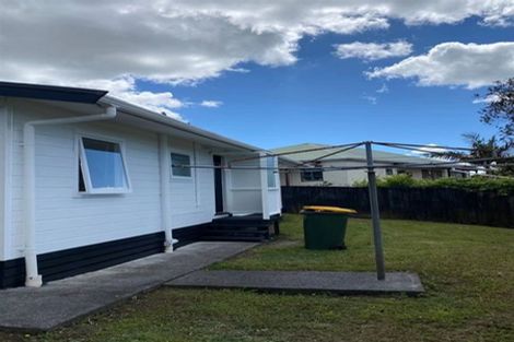 Photo of property in 1/41 Hobsonville Road, West Harbour, Auckland, 0618