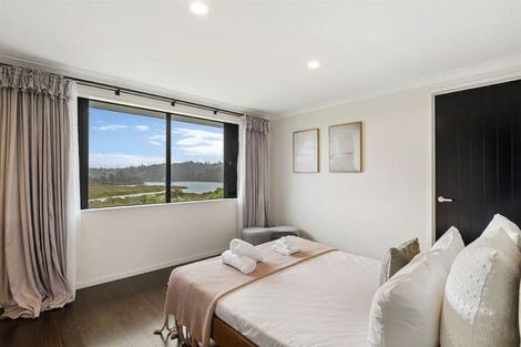 Photo of property in 16 Schopolo Place, Schnapper Rock, Auckland, 0632