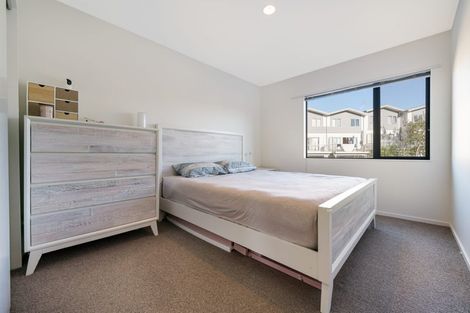Photo of property in 3/11 John Jennings Drive, Oteha, Auckland, 0632