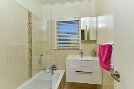 Photo of property in 3/16 Margaret Place, Milford, Auckland, 0620