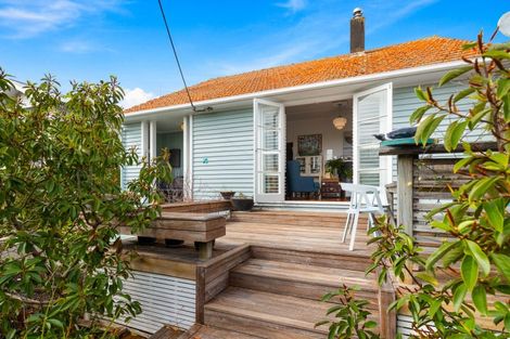 Photo of property in 33 Aramoana Avenue, Devonport, Auckland, 0624