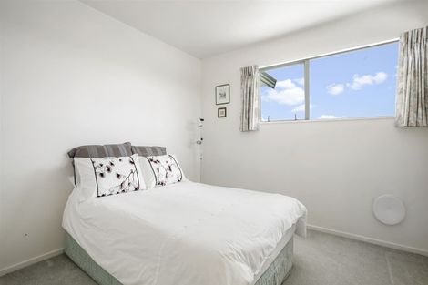 Photo of property in 1/11 Bronzewing Terrace, Unsworth Heights, Auckland, 0632