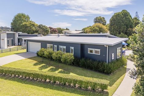 Photo of property in 15 Admiral Drive, Cooks Beach, Whitianga, 3591