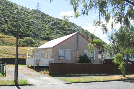 Photo of property in 63 Hartford Crescent, Totara Park, Upper Hutt, 5018