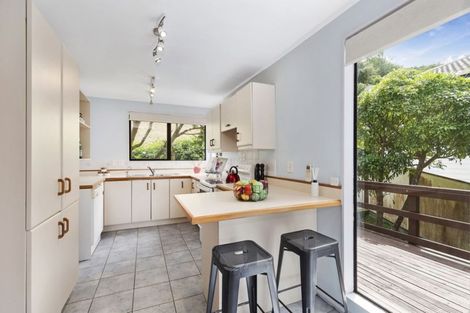 Photo of property in 18 Ordley Grove, Tawa, Wellington, 5028