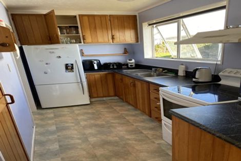 Photo of property in 32 Colchester Crescent, Newlands, Wellington, 6037