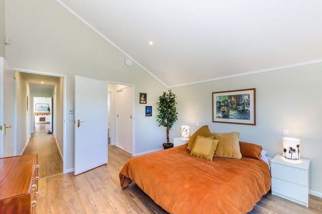Photo of property in 13 Fleetwood Grove, Waikanae, 5036