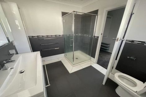 Photo of property in 25 Bradbury Road, Botany Downs, Auckland, 2010