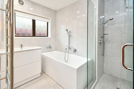 Photo of property in 38 Rushgreen Avenue, Pahurehure, Papakura, 2113