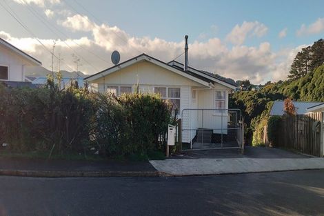 Photo of property in 7 Terrance Grove, Paparangi, Wellington, 6037