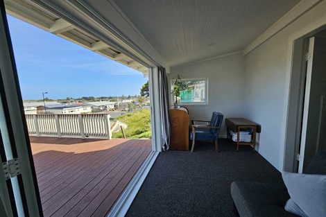 Photo of property in 33 Rangiora Street, Castlecliff, Whanganui, 4501