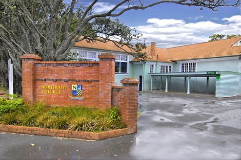 Photo of property in 3/57 Gladstone Road, Northcote, Auckland, 0627