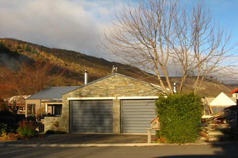 Photo of property in 11 Elva Dawson Place, Arrowtown, 9302