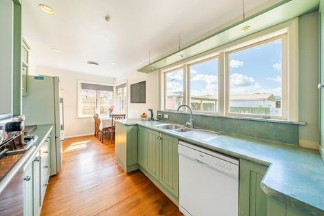 Photo of property in 2 Holdsworth Avenue, Trentham, Upper Hutt, 5018