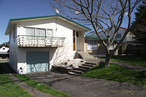 Photo of property in 51 Lake Crescent, Hamilton Lake, Hamilton, 3204