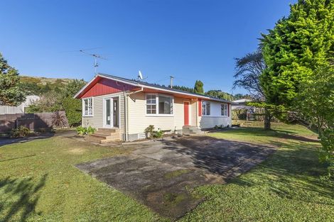 Photo of property in 17 Cardiff Crescent, Cannons Creek, Porirua, 5024