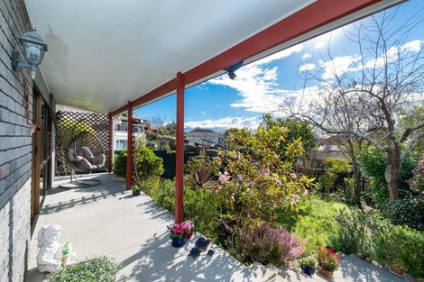 Photo of property in 2 Hunters Hill, Havelock North, 4130