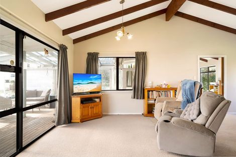 Photo of property in 182 Boord Crescent, Kumeu, 0891