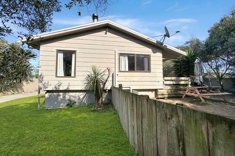 Photo of property in 6 Harrod Avenue, Foxton Beach, Foxton, 4815