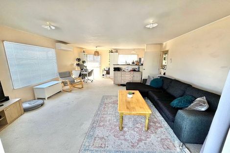 Photo of property in 15a Heathglen Place, Bayview, Auckland, 0629