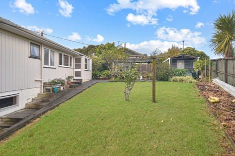 Photo of property in 8 Hobsonville Road, West Harbour, Auckland, 0618