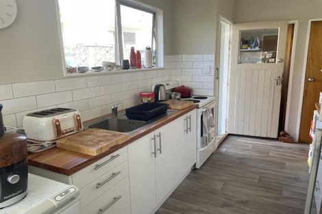 Photo of property in 10 Glenn Street, Castlecliff, Whanganui, 4501