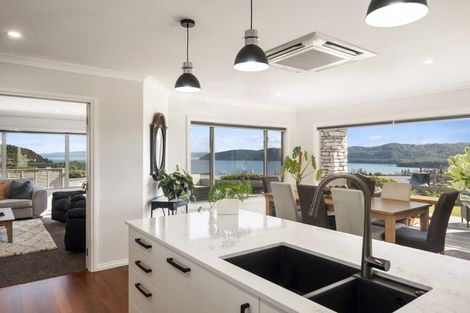 Photo of property in 18 Peregrine Place, Kinloch, Taupo, 3377