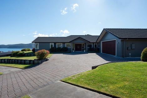 Photo of property in 18 Peregrine Place, Kinloch, Taupo, 3377