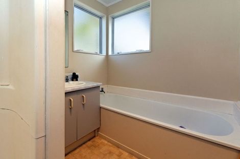 Photo of property in 37 Hassan Drive, Massey, Auckland, 0614