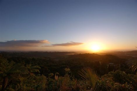 Photo of property in 850 West Coast Road, Waiatarua, Auckland, 0604