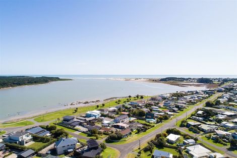 Photo of property in 45 Shortt Street, Foxton Beach, Foxton, 4815
