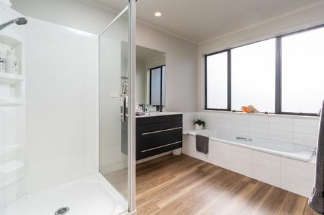 Photo of property in 8 Glen Wallace Road, Waipu, 0510