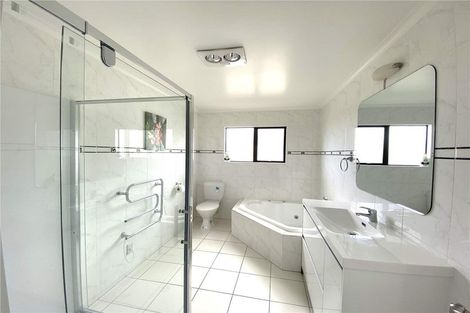 Photo of property in 439 Old Te Atatu Road, Te Atatu Peninsula, Auckland, 0610