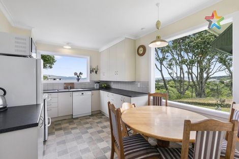 Photo of property in 8 Akatea Road, Korokoro, Lower Hutt, 5012