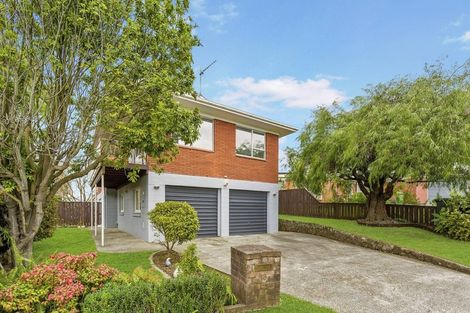 Photo of property in 18 Leewood Place, Pakuranga Heights, Auckland, 2010