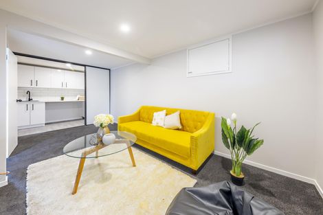 Photo of property in 6 Brouder Place, Hillpark, Auckland, 2102