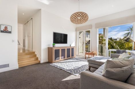 Photo of property in 31 Seacliffe Avenue, Belmont, Auckland, 0622