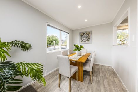 Photo of property in 15 Arlette Place, Massey, Auckland, 0614