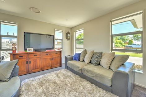 Photo of property in 18 Hunter Street, Edendale, 9825