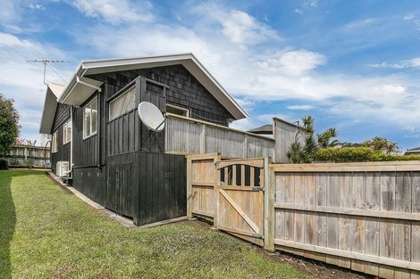 Photo of property in 2/108 Awaruku Road, Torbay, Auckland, 0630