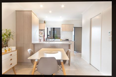 Photo of property in 22 Pepene Avenue, Takanini, 2112