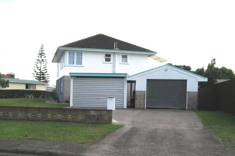 Photo of property in 24 Ward Crescent, Te Atatu Peninsula, Auckland, 0610