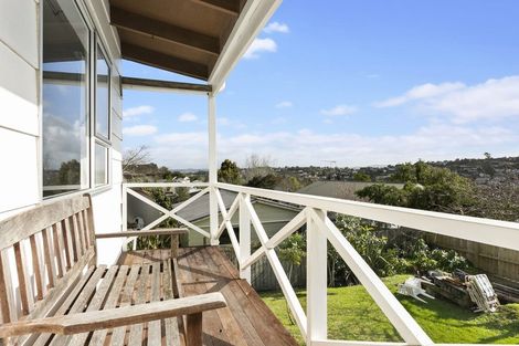Photo of property in 6a D'oyly Drive, Stanmore Bay, Whangaparaoa, 0932