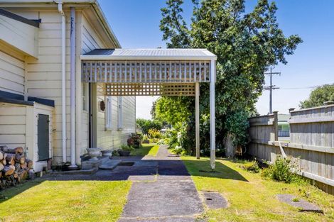 Photo of property in 207 Egmont Street, Patea, 4520