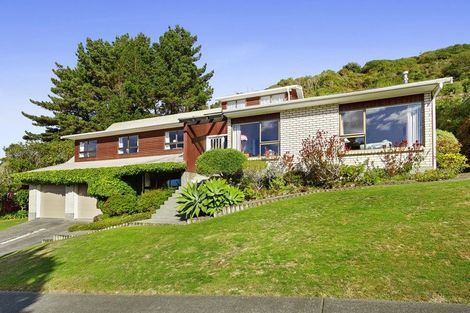 Photo of property in 34 Greyfriars Crescent, Tawa, Wellington, 5028