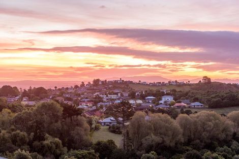 Photo of property in 17 Greenvale Place, Welcome Bay, Tauranga, 3112