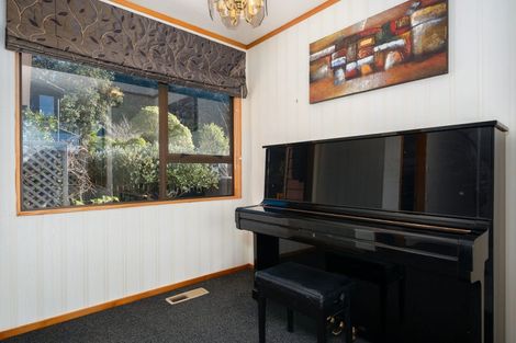 Photo of property in 11 Duval Grove, Tawa, Wellington, 5028