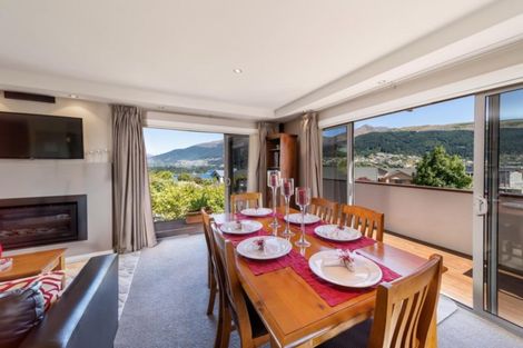 Photo of property in 14 Milward Place, Kelvin Heights, Queenstown, 9300
