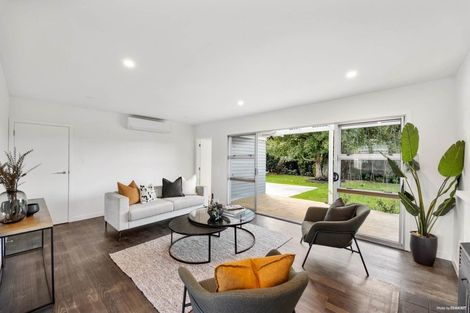 Photo of property in 56 Dale Crescent, Pakuranga, Auckland, 2010