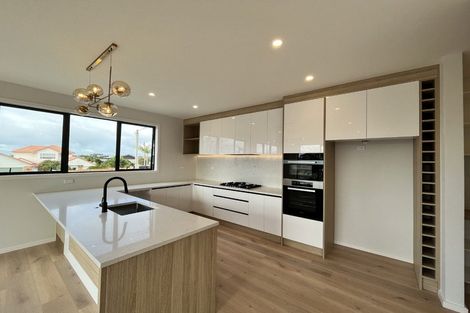 Photo of property in 43 Knights Road, Rothesay Bay, Auckland, 0630
